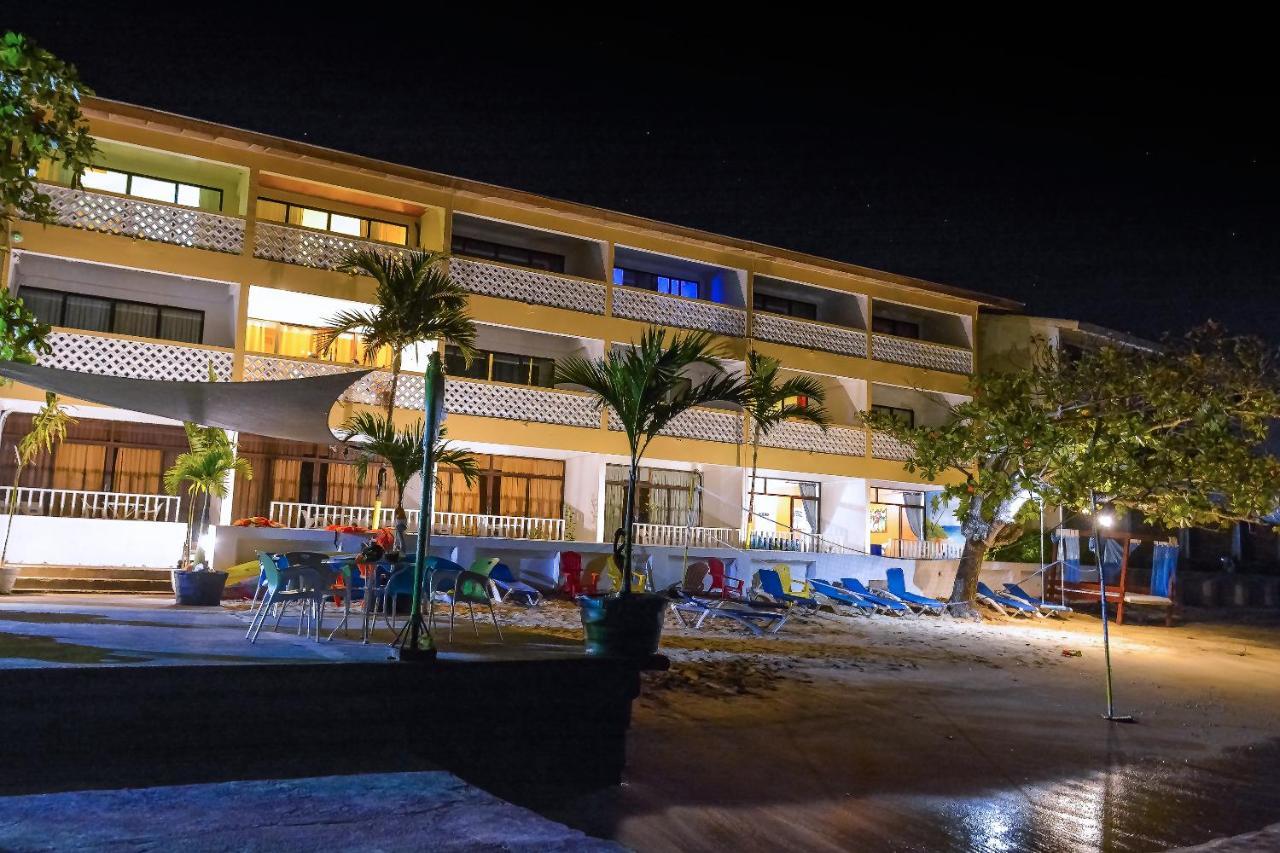 Sand And Tan Beach Hotel Ocho Rios Exterior photo